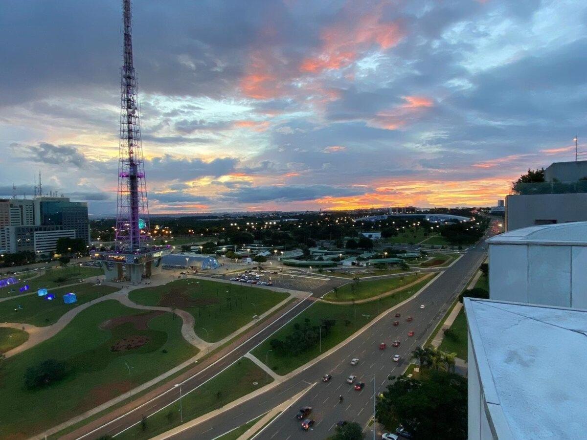 Flat Encantador No 7º Com Vista Pra Torre De Tv 브라질리아 외부 사진